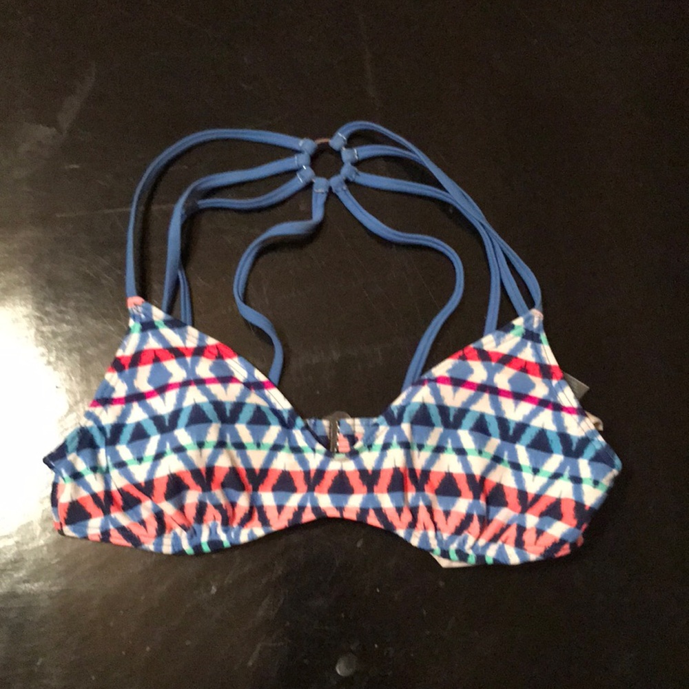 Printed bikini top with fun back